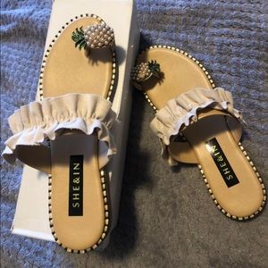 Toe pineapple sandals